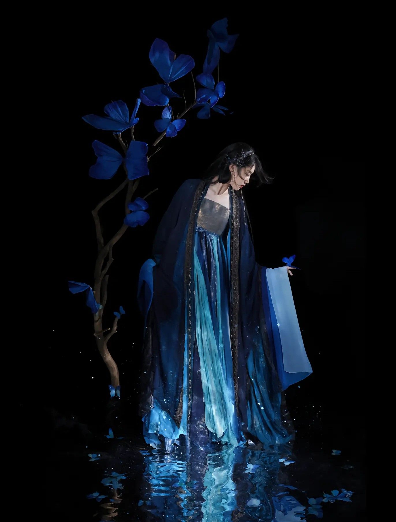 The Charm of Cheongsam-Style Slip and Strappy Dress with Exquisite Outer Layering The Charm of Cheongsam-Style Slip and Strappy Dress with Exquisite Outer Layering