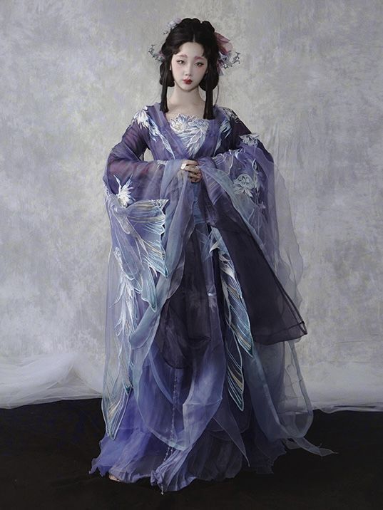 The Elegance of a Horseface Skirt and a Hooded Cape:A Blend of Traditional and Modern Fashion The Elegance of a Horseface Skirt and a Hooded Cape:A Blend of Traditional and Modern Fashion