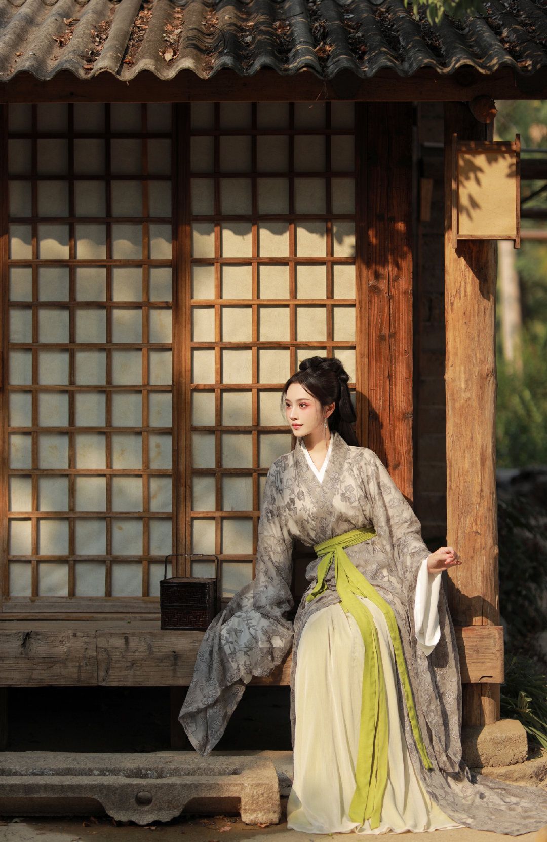 Embroidery in Traditional Hanfu Costumes:A Cultural Journey Through Time Embroidery in Traditional Hanfu Costumes:A Cultural Journey Through Time