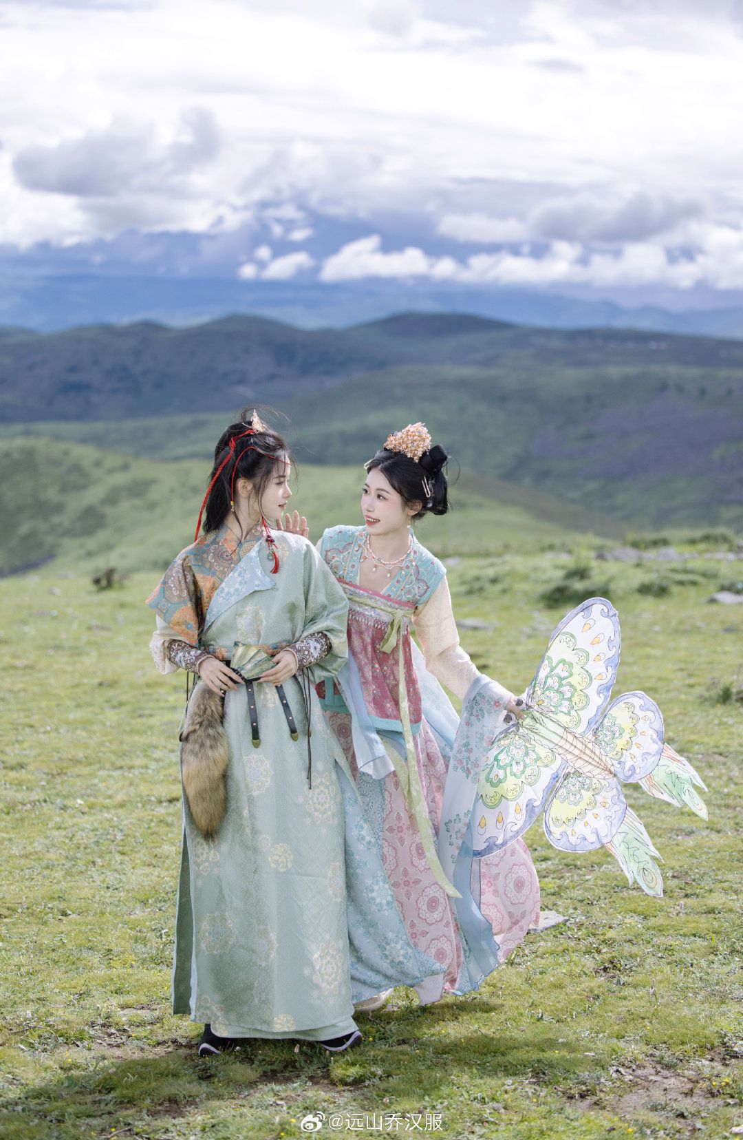 Traditional Chinese Womens Hanfu Costumes:A Journey into Ancient Elegance Traditional Chinese Womens Hanfu Costumes:A Journey into Ancient Elegance