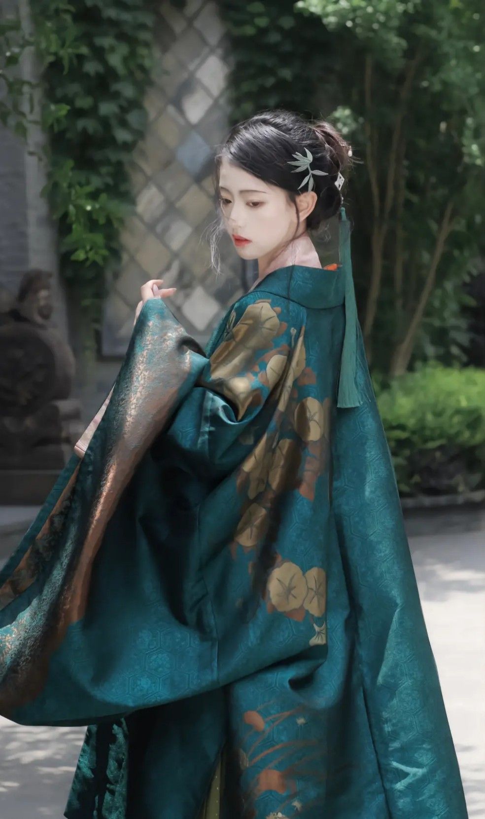 The Equestrian Charm of the Horseface Skirt and its Fish-like Elegance The Equestrian Charm of the Horseface Skirt and its Fish-like Elegance