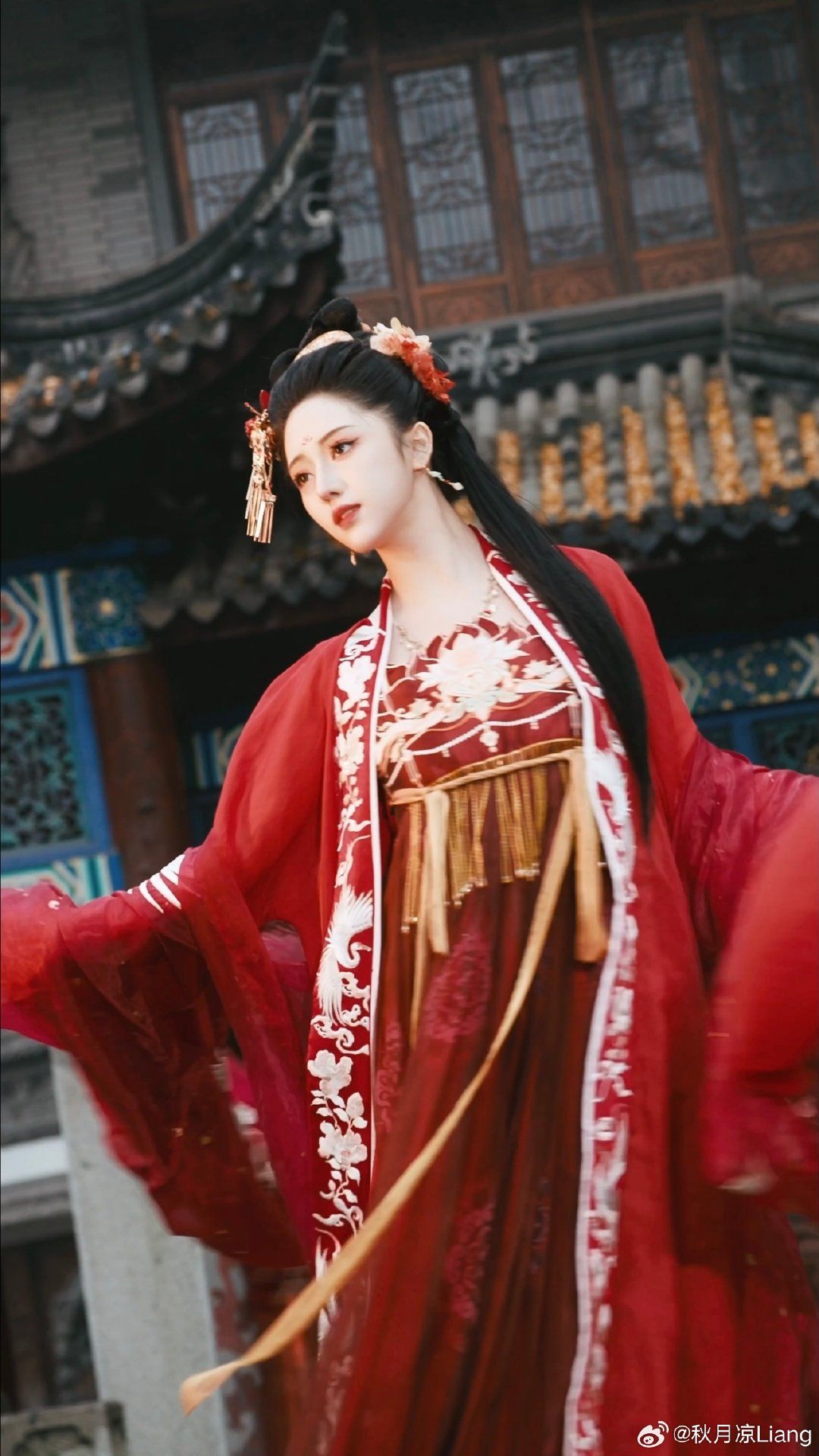 The Elegance of Hanfu Outerwear:The Subtle Charm of Small Shawls
