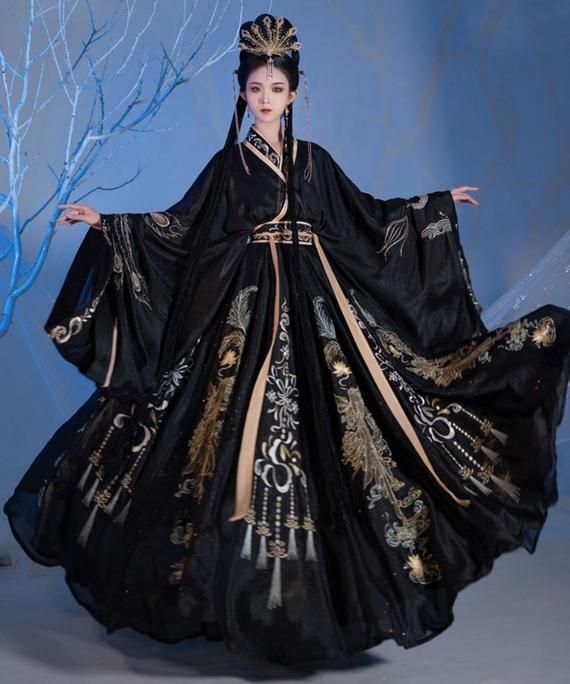 The Splendor of Cheongsam:The Nanjing Thirteen Virtuous Women The Splendor of Cheongsam:The Nanjing Thirteen Virtuous Women