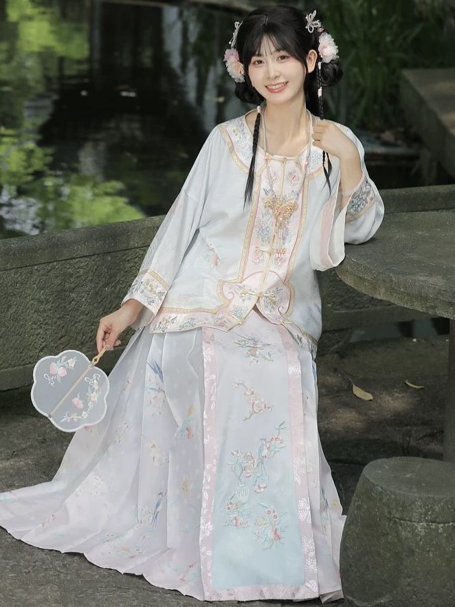 Original Hanfu Fashion:The Blooming Beauty of Taoli Original Hanfu Fashion:The Blooming Beauty of Taoli