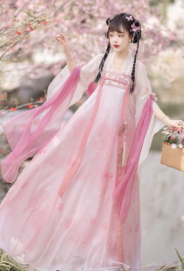 The Ethereal Warriors:Knights in Classic Hanfu,Masters of the Sword The Ethereal Warriors:Knights in Classic Hanfu,Masters of the Sword