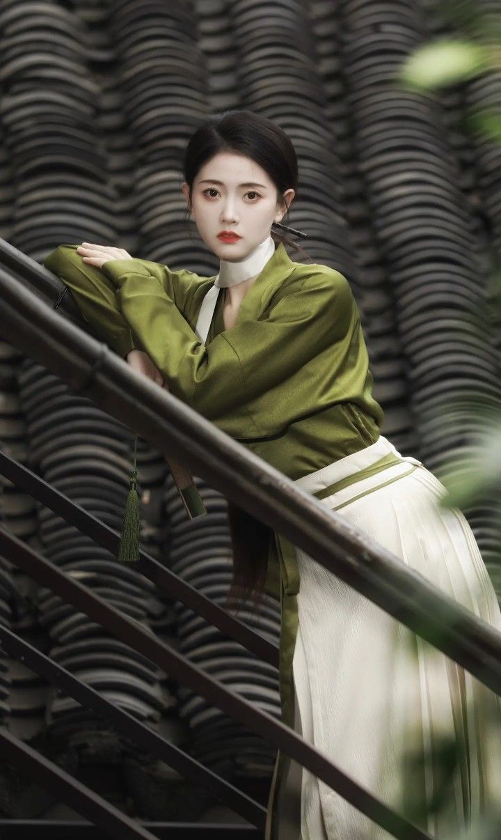 Golden Engagement Qipao:A Tale of Elegance and Tradition Golden Engagement Qipao:A Tale of Elegance and Tradition