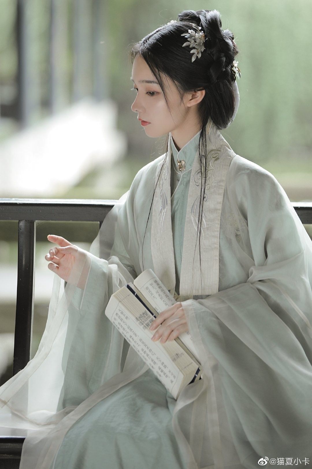 Blooming Elegance:The Journey of Huafu Studio Under the Flower Blooming Elegance:The Journey of Huafu Studio Under the Flower