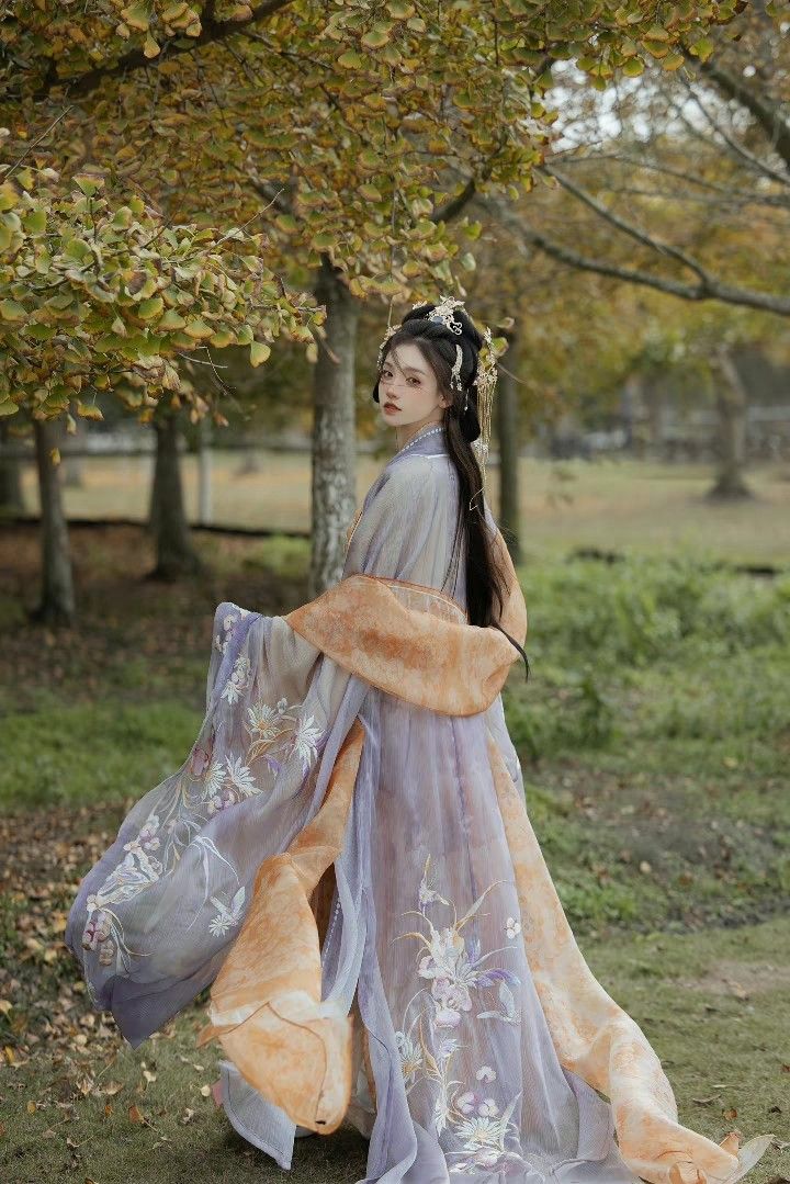 Children in Chinese Traditional Fashion:The Rise of Hanfu Costumes for Childrens Performances Children in Chinese Traditional Fashion:The Rise of Hanfu Costumes for Childrens Performances