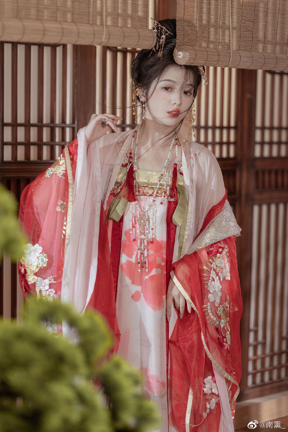 Sizzling Seduction in a Spicy Ladys Cheongsam The Embrace of Sensuality Sizzling Seduction in a Spicy Ladys Cheongsam The Embrace of Sensuality