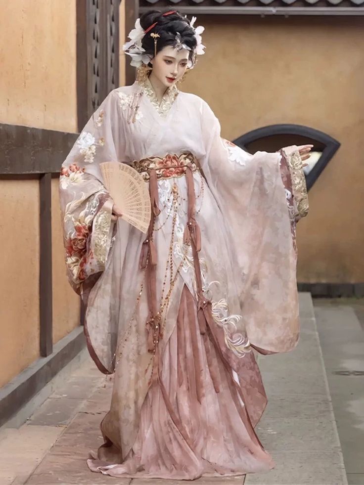 A Glamor of Neck-Strapped Silk Velvet Cheongsam:A Cultural Icon Reimagined A Glamor of Neck-Strapped Silk Velvet Cheongsam:A Cultural Icon Reimagined