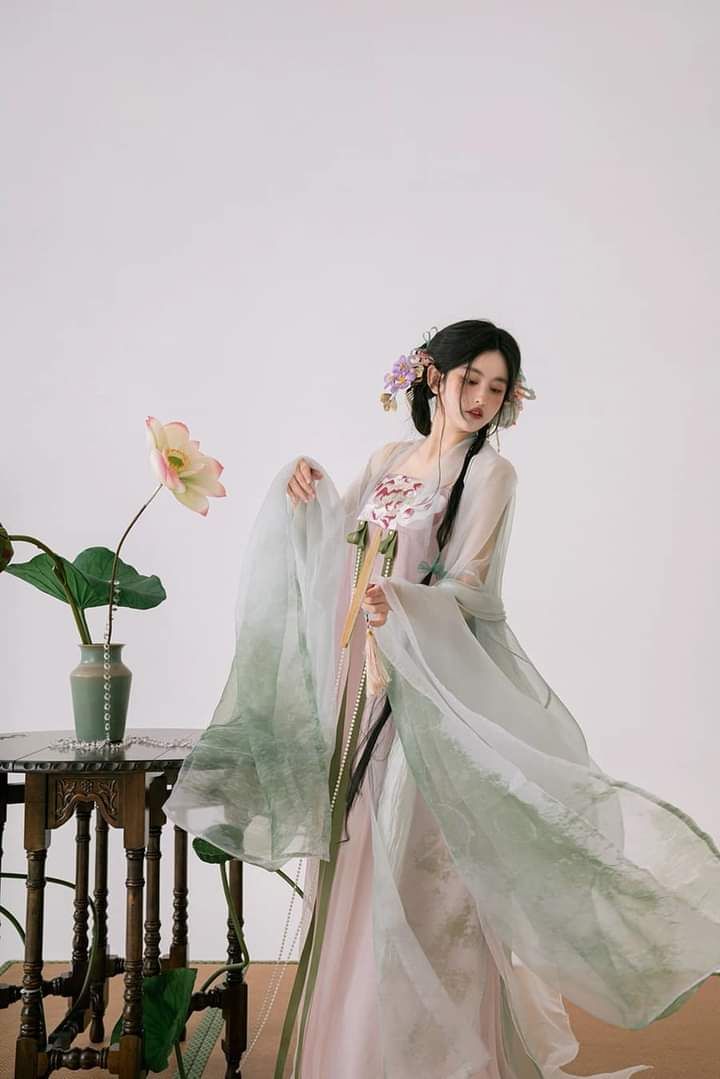 Girls Hanfu Tradition Keeps the Spring Festival Awake Girls Hanfu Tradition Keeps the Spring Festival Awake