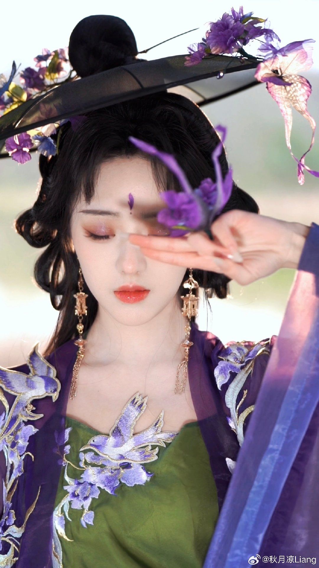 Sword Dance of the Ancient Girl:The Story of a Martial Girl as a Sword-Wielding Warrior Sword Dance of the Ancient Girl:The Story of a Martial Girl as a Sword-Wielding Warrior