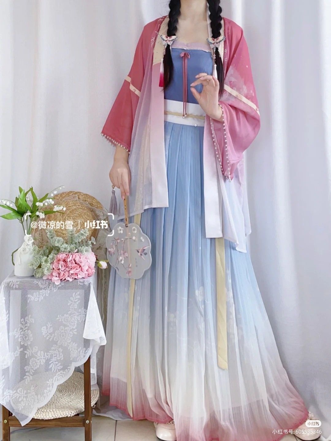 The Enchantment of Blue and White Porcelain Sleeveless Cheongsam The Enchantment of Blue and White Porcelain Sleeveless Cheongsam