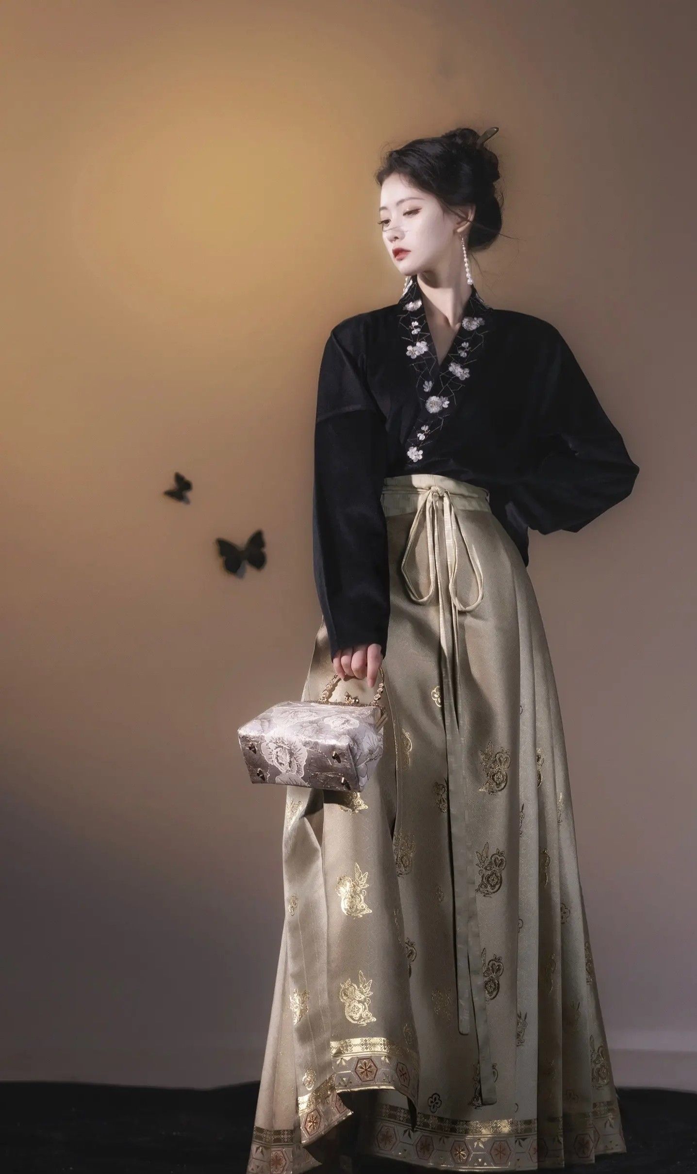 Reinventing Autumn Hanfu Fashion:A Blend of Tradition and Modernity