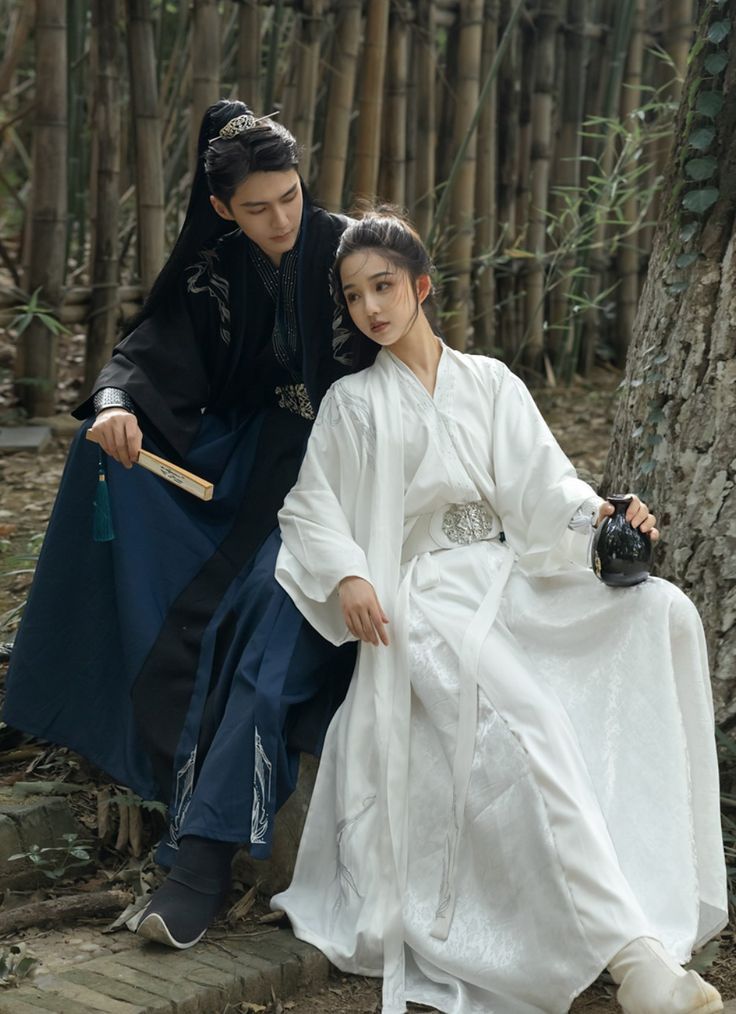 The Elegance of a Black Horseface Skirt with a Blouse:A Fashionable Blend The Elegance of a Black Horseface Skirt with a Blouse:A Fashionable Blend