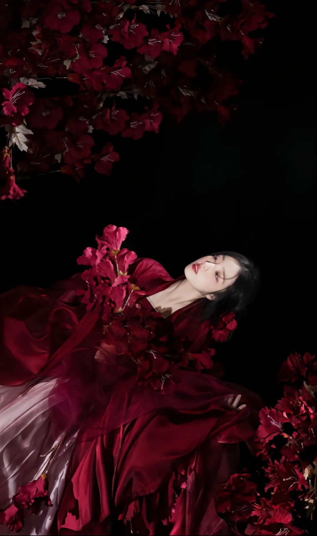 Embracing the Traditional:Burnt-Flower Applique Cheongsam Embracing the Traditional:Burnt-Flower Applique Cheongsam