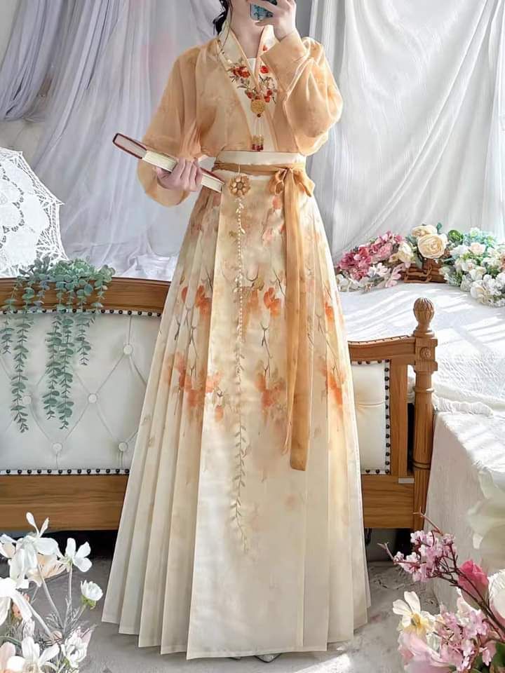 Mo Chen Yan Yu Original Hanfu:The Elegance of Waisted-Length Robes in a World of Ink and Rain Mo Chen Yan Yu Original Hanfu:The Elegance of Waisted-Length Robes in a World of Ink and Rain