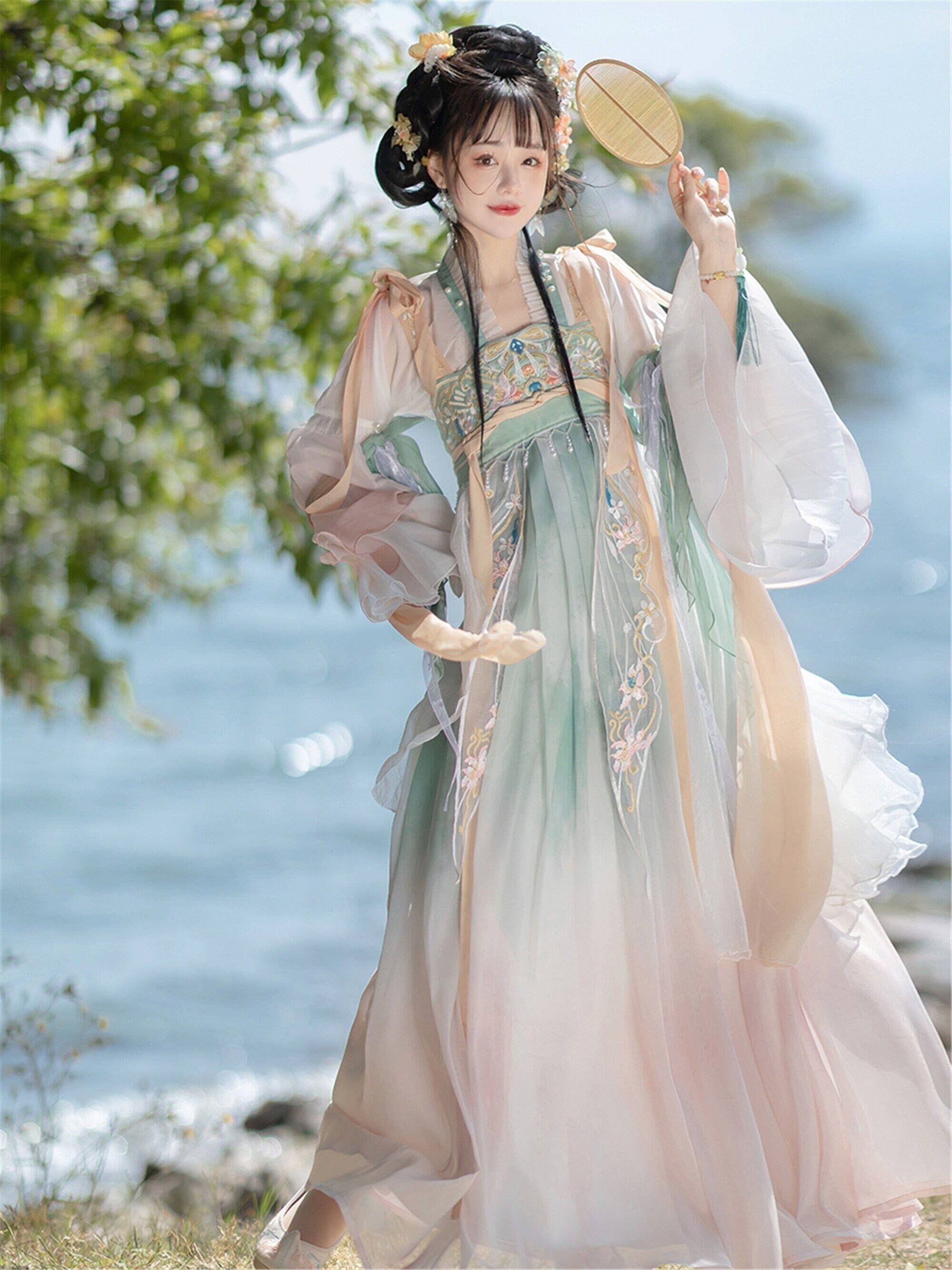 Reinventing the Hanfu Halter Dress:Modernizing Traditional Elegance Reinventing the Hanfu Halter Dress:Modernizing Traditional Elegance