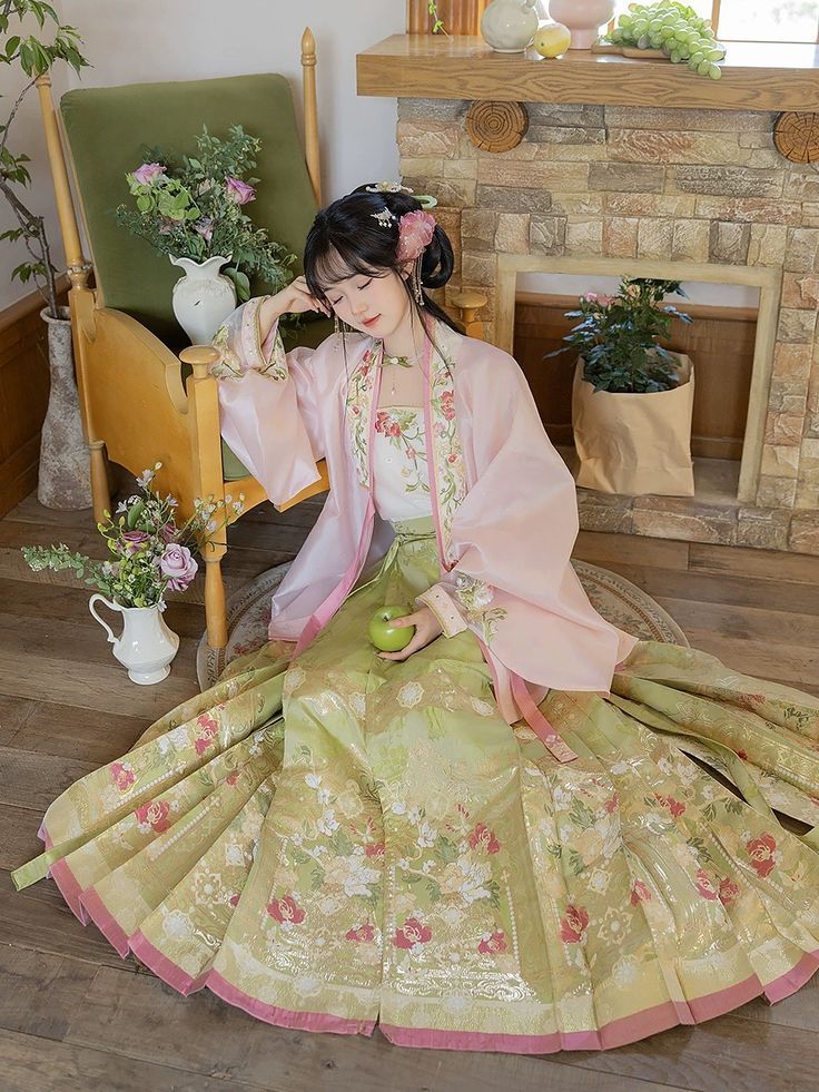 Embracing the French Cheongsam:A Sweet and Seductive Style Embracing the French Cheongsam:A Sweet and Seductive Style