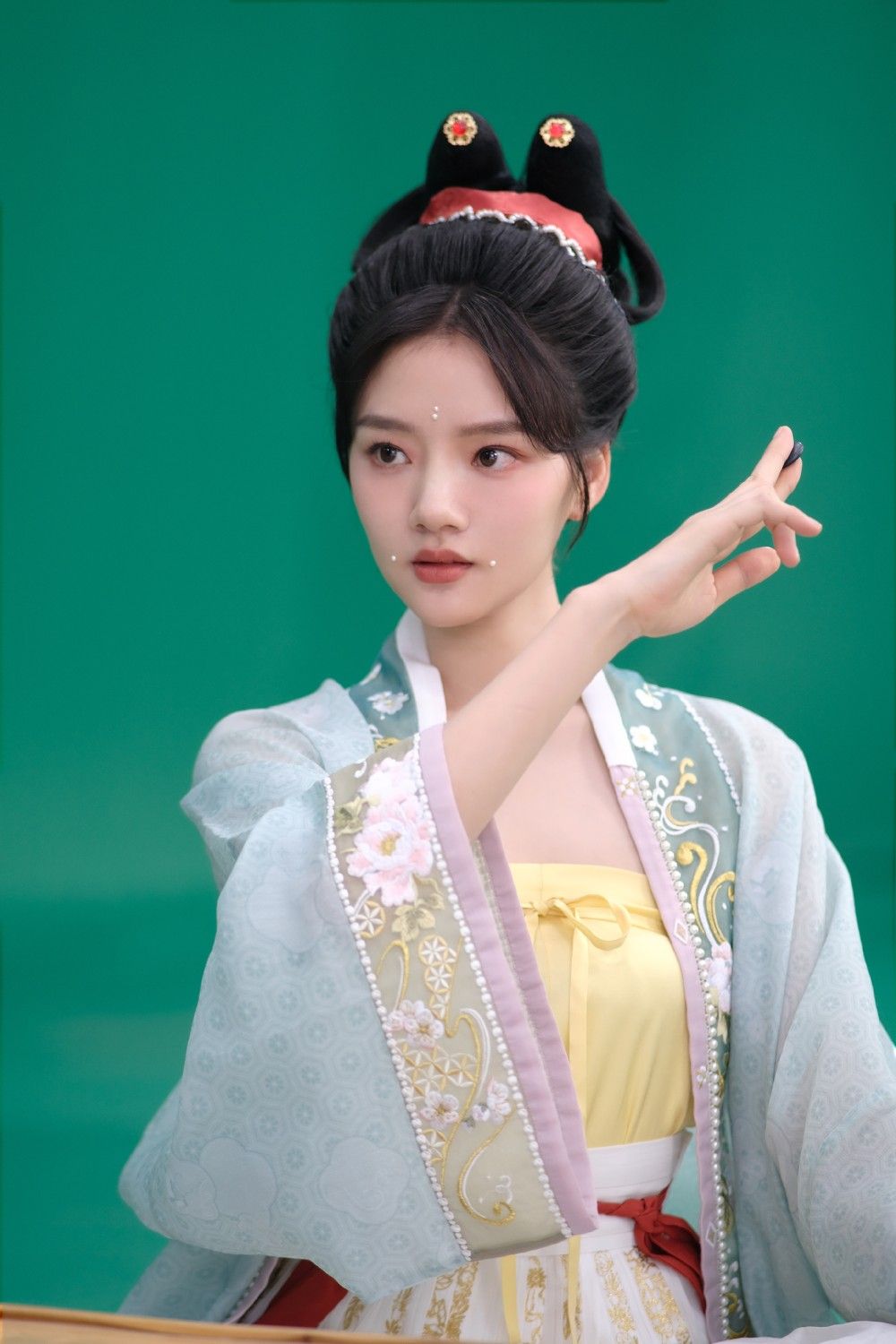 Hangzhou Cheongsam:The Essence of Silk and Satin Hangzhou Cheongsam:The Essence of Silk and Satin