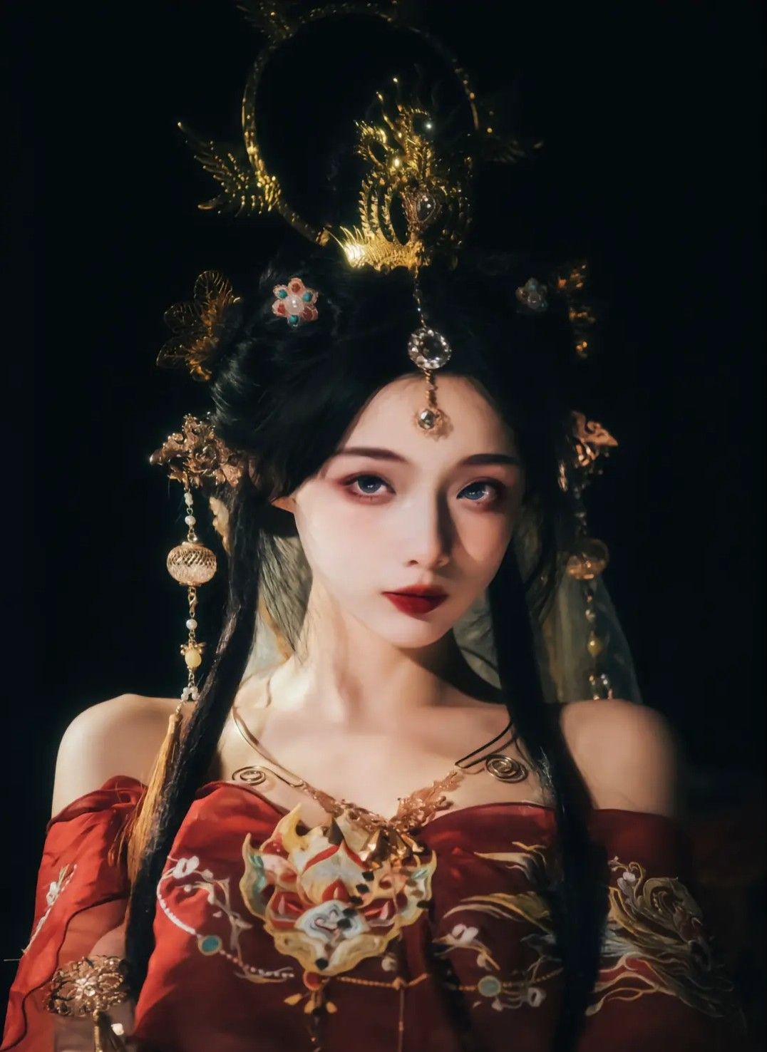 The Unyielding Sword:A Female Martial Hero in Hanfu Armor The Unyielding Sword:A Female Martial Hero in Hanfu Armor