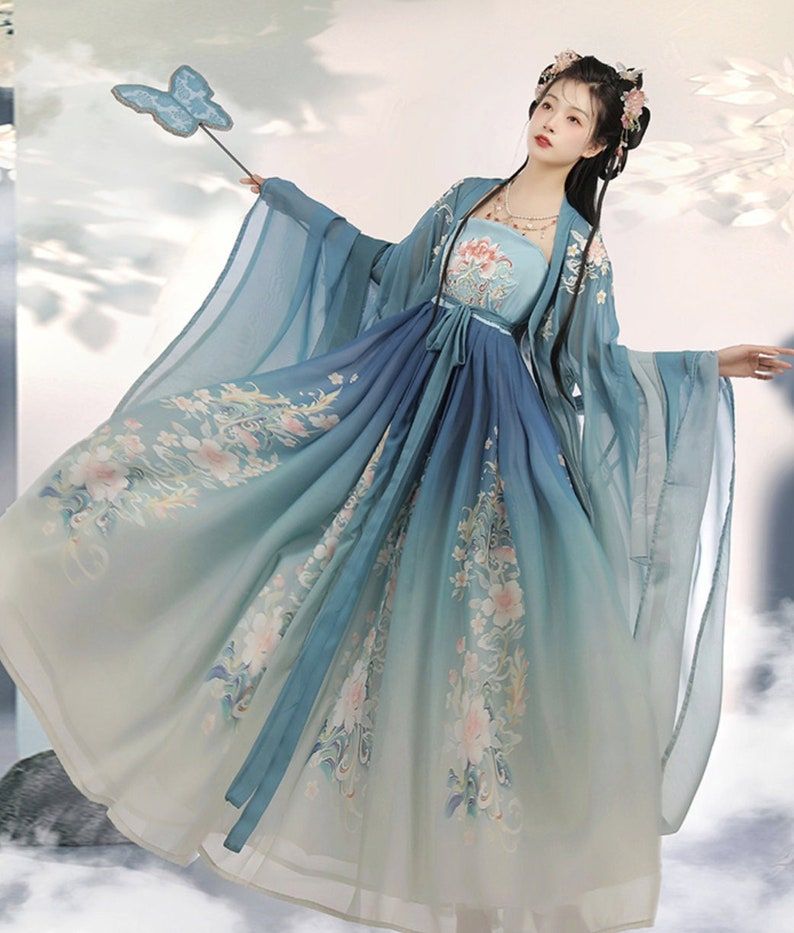 The Mamen Skirt:A 150-Pound Fashion Statement The Mamen Skirt:A 150-Pound Fashion Statement