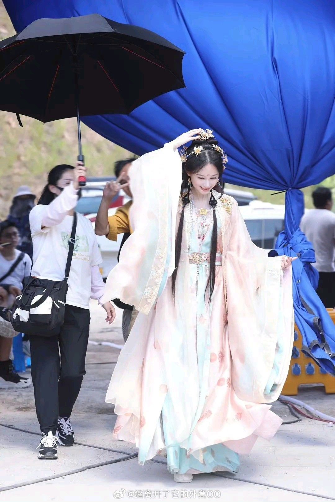 Hanfu Family Portraits:Uniting Through Traditional Qipaos Hanfu Family Portraits:Uniting Through Traditional Qipaos