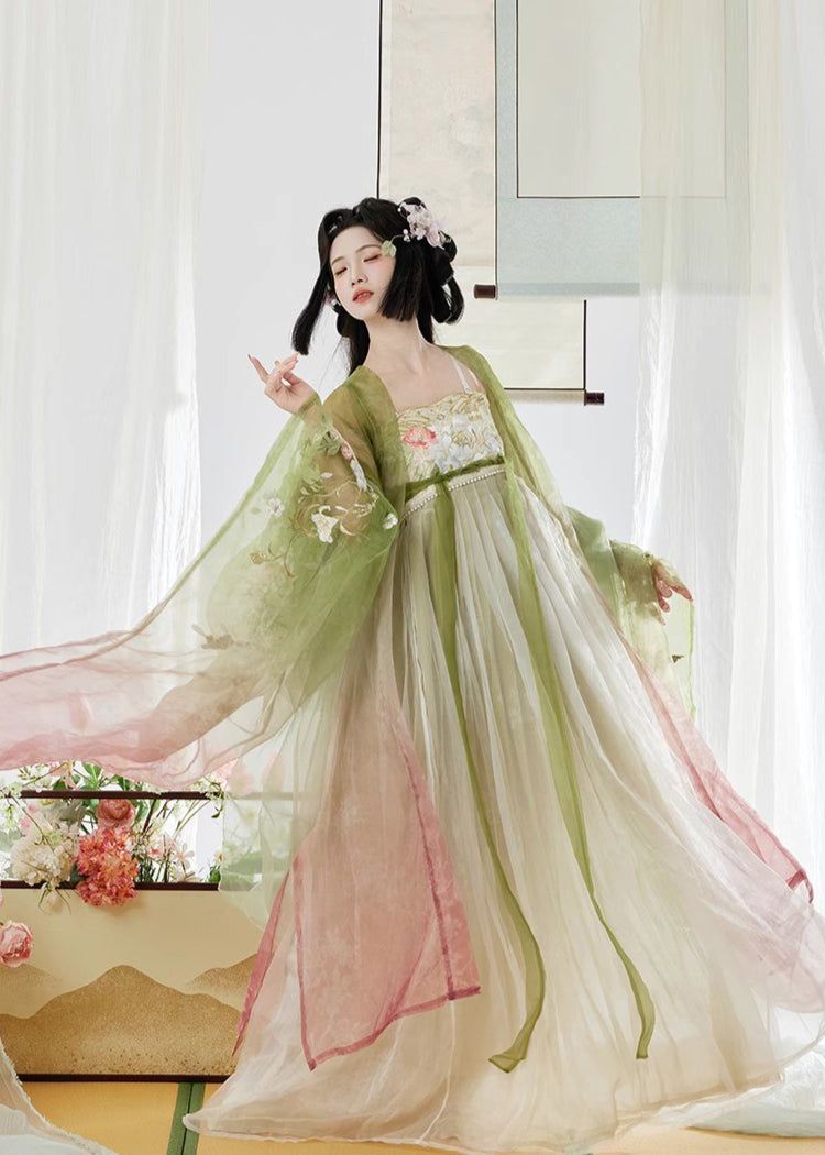 Chinese Cheongsam Style for Young Girls:Embracing the Traditional Beauty Chinese Cheongsam Style for Young Girls:Embracing the Traditional Beauty