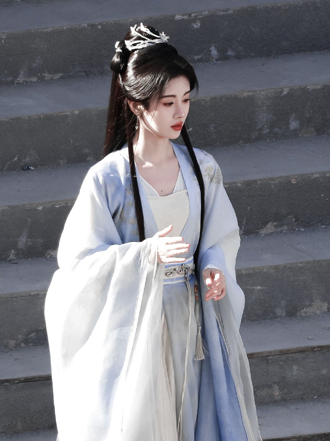 The Splendor of Traditional Chinese Clothing:The Round-necked Long-shirt of Hanfu The Splendor of Traditional Chinese Clothing:The Round-necked Long-shirt of Hanfu