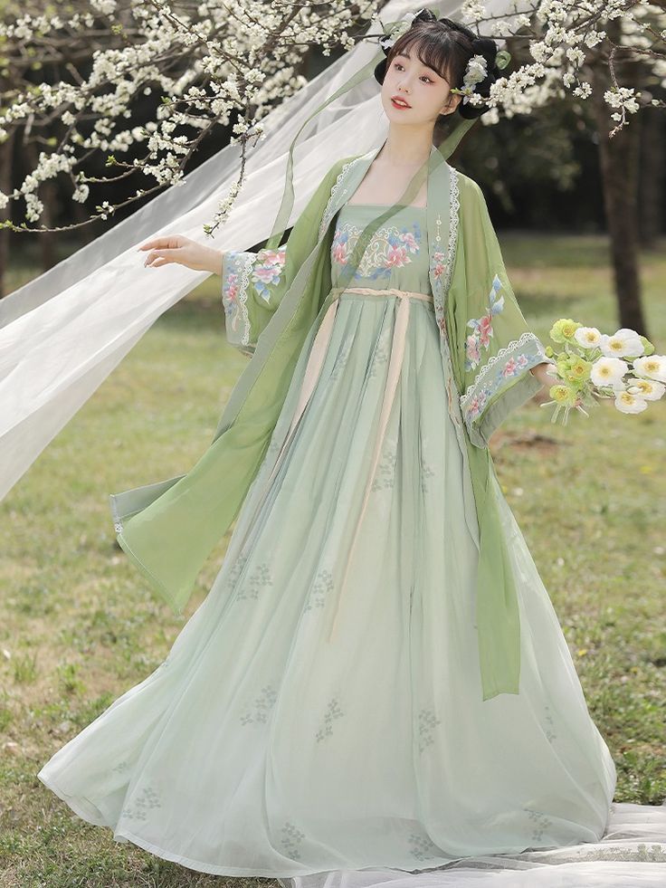 Sifeng Cheongsam:The Long-lasting Charm of Chinese Style Sifeng Cheongsam:The Long-lasting Charm of Chinese Style