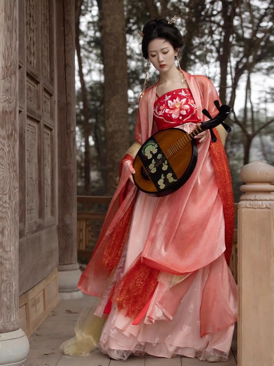 Childrens Cheongsam with Ice Silk Fabric:A Closer Look Childrens Cheongsam with Ice Silk Fabric:A Closer Look