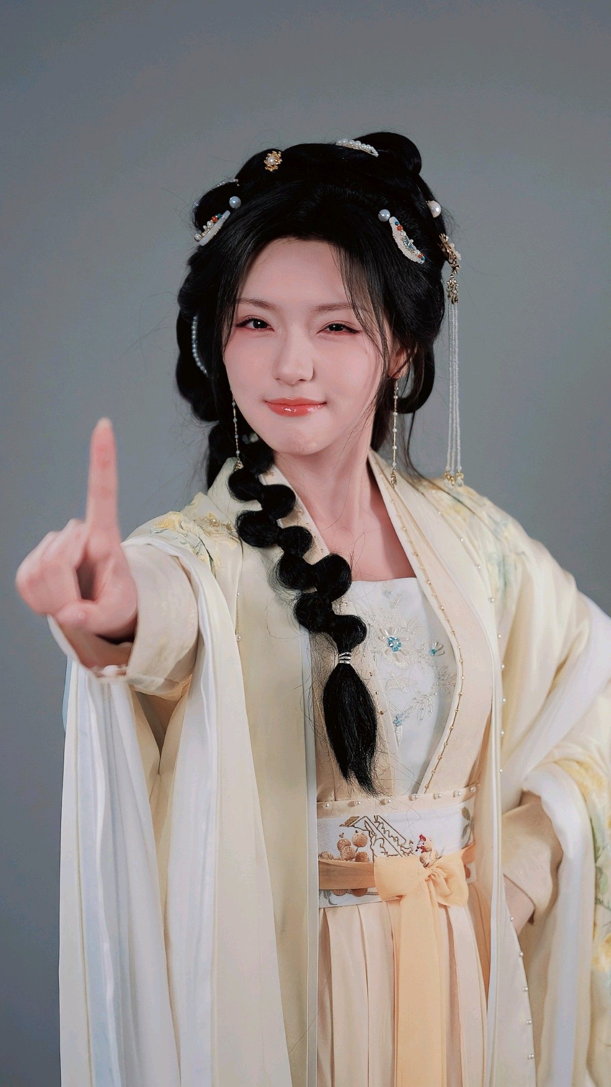The Rise of Xu Jiaos Hanfu Style:The Charm of Traditional Chinese Dress with a Modern Twist The Rise of Xu Jiaos Hanfu Style:The Charm of Traditional Chinese Dress with a Modern Twist