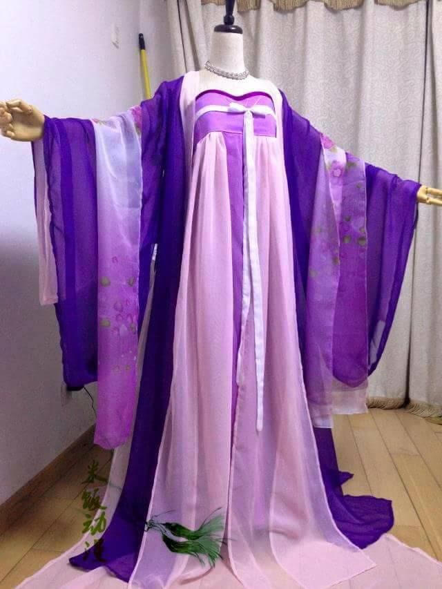 Moon Goddess in Traditional Splendor:The Story of a汉服 Enthusiast in the Realm of Yizhi Pavilion Moon Goddess in Traditional Splendor:The Story of a汉服 Enthusiast in the Realm of Yizhi Pavilion