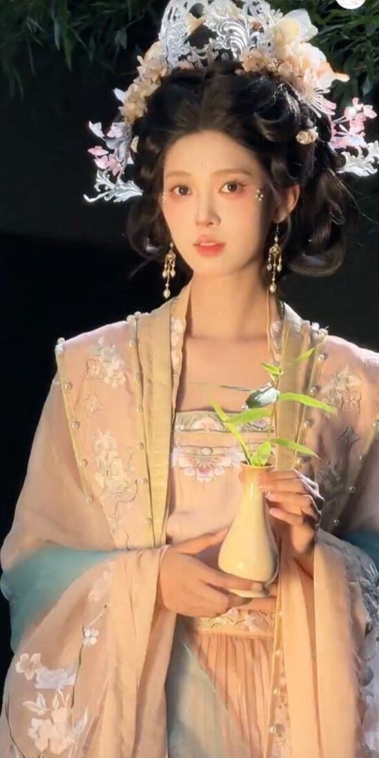 Enchanting Elegance:The Allure of Ancient Chinese Hanfu Fashion for Women Enchanting Elegance:The Allure of Ancient Chinese Hanfu Fashion for Women