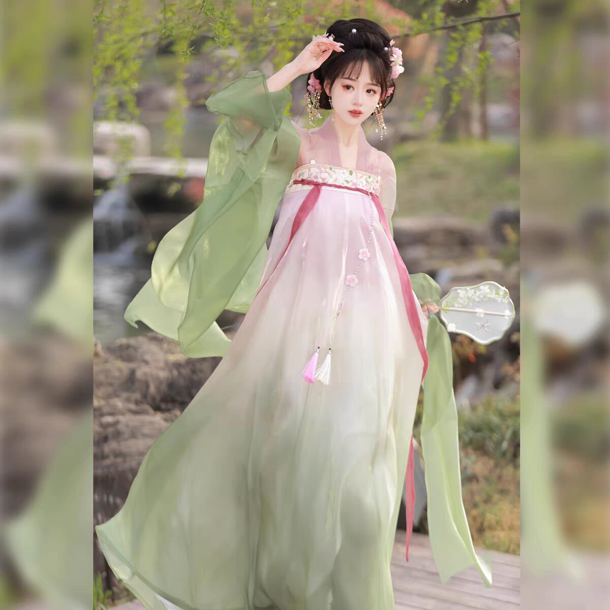 Winter Hair Accessories in Hanfu Fashion:A Guide to Traditional Headwear Winter Hair Accessories in Hanfu Fashion:A Guide to Traditional Headwear