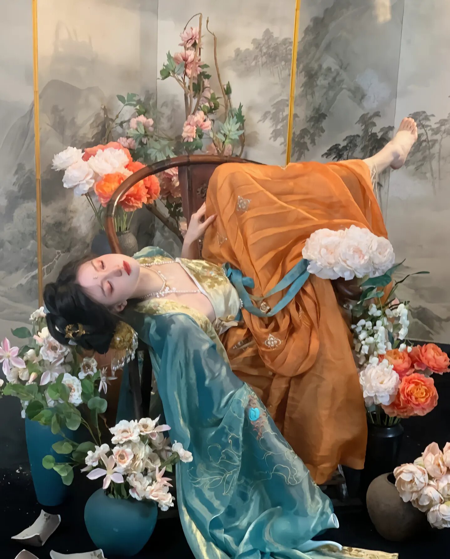 A 8-Year-Old Girl Embracing the Splendor of Hanfu Han Chinese Traditional Clothing) A 8-Year-Old Girl Embracing the Splendor of Hanfu Han Chinese Traditional Clothing)