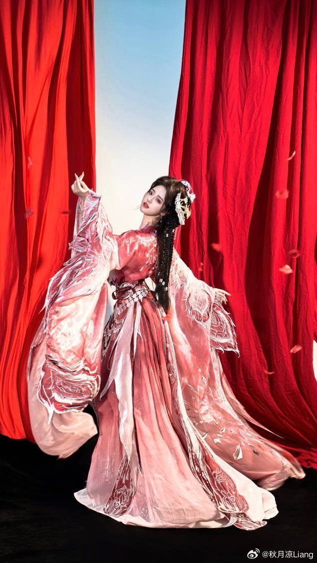 Spring Fairyland:Exploring the Enchantment of Hanfu Shoes for Girls Spring Fairyland:Exploring the Enchantment of Hanfu Shoes for Girls