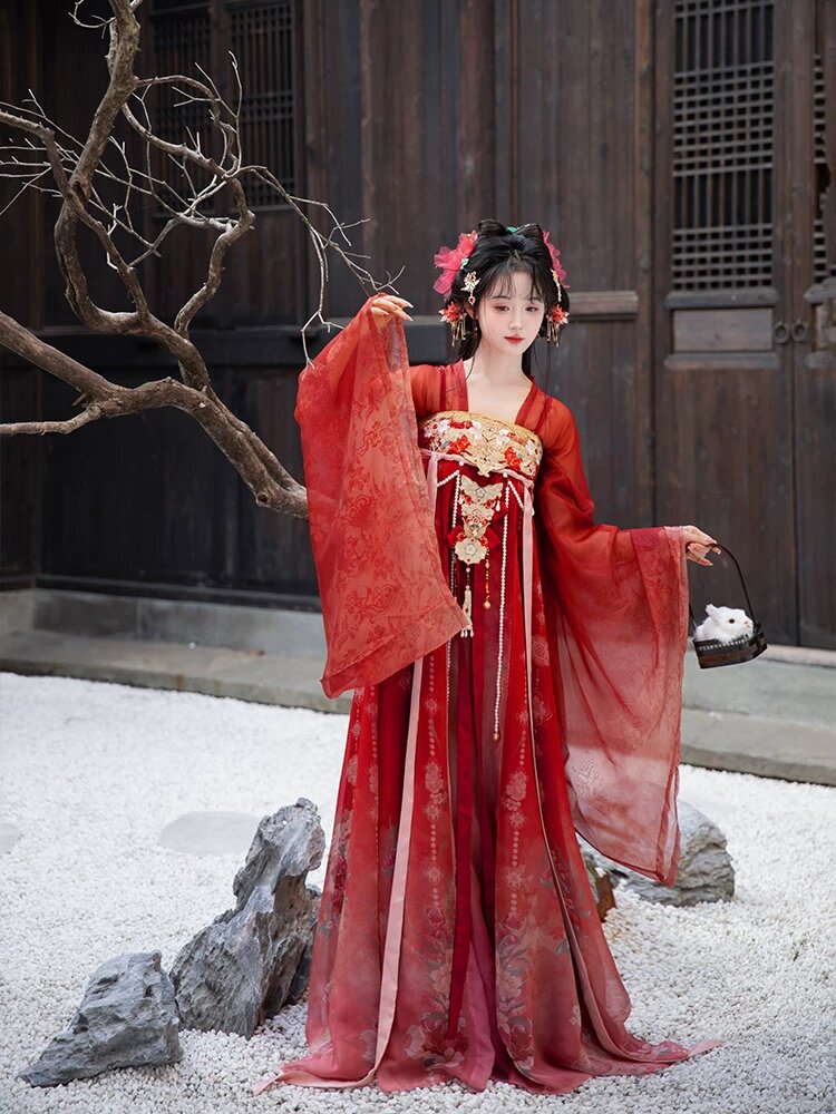 The Journey of Heavenly Selection:Balancing the Elegance of Hanfu in the Character of Bai Luo Heng The Journey of Heavenly Selection:Balancing the Elegance of Hanfu in the Character of Bai Luo Heng