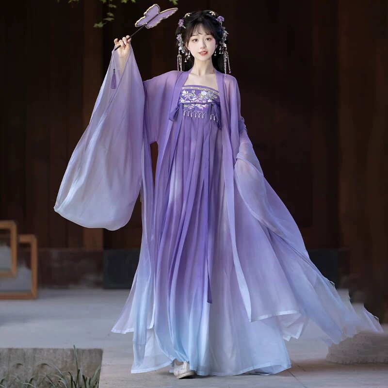 Embroidery-Adorned Horseface Skirt:A Closer Look into Traditional Chinese Dress Embroidery-Adorned Horseface Skirt:A Closer Look into Traditional Chinese Dress