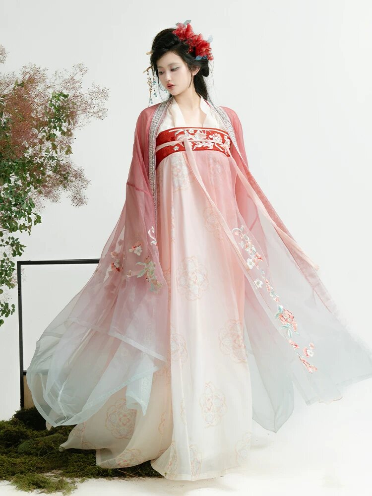 The Splendor of Dragon Robe Hanfu:Traditional Chinese Elegance