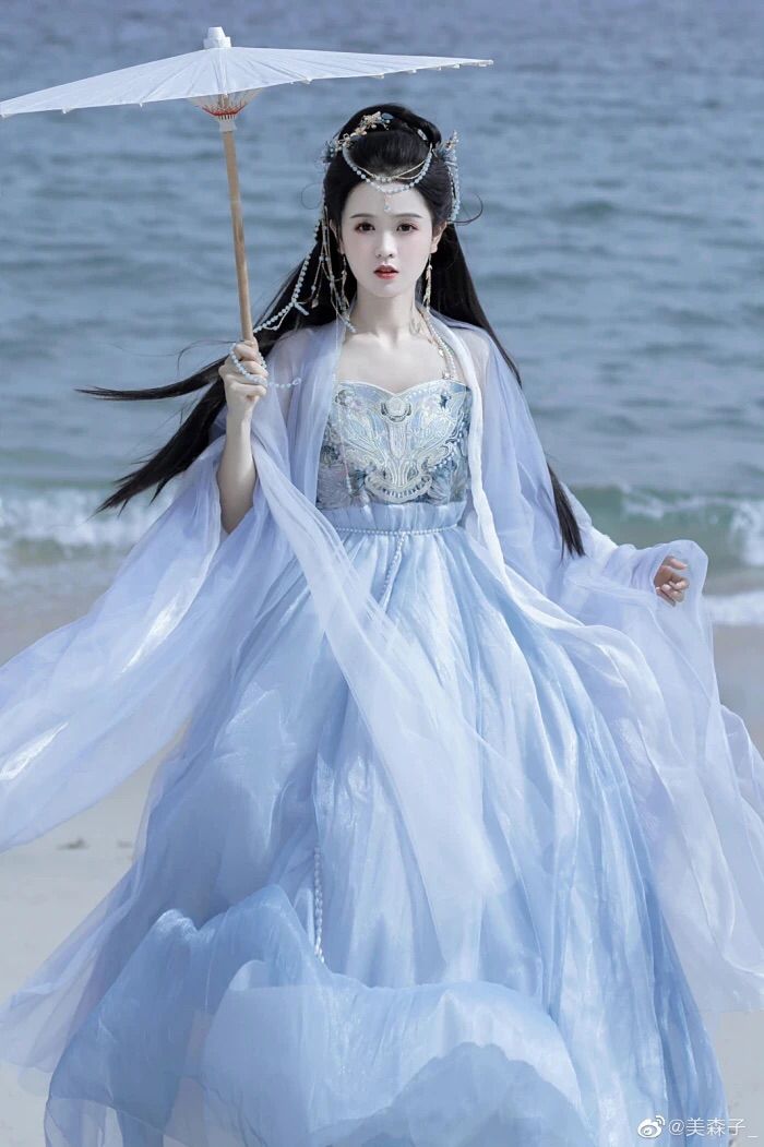 Pearl-Adorned Hanfu Costumes:A Glimpse into the Ethereal World of Young Girls Pearl-Adorned Hanfu Costumes:A Glimpse into the Ethereal World of Young Girls