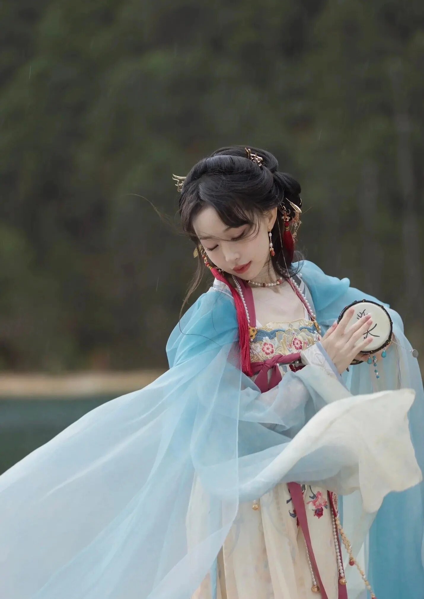 The Perfect Pairing:Coats to Complement Your Cheongsam The Perfect Pairing:Coats to Complement Your Cheongsam