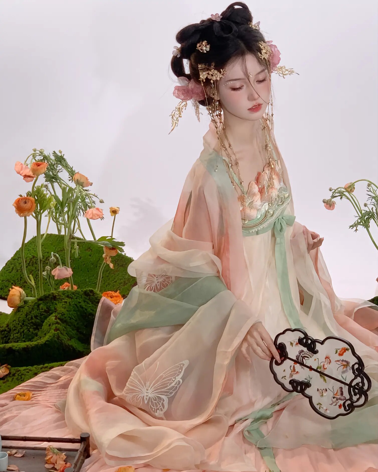 Summer 2025:The Rise of the New Cheongsam Women Summer 2025:The Rise of the New Cheongsam Women