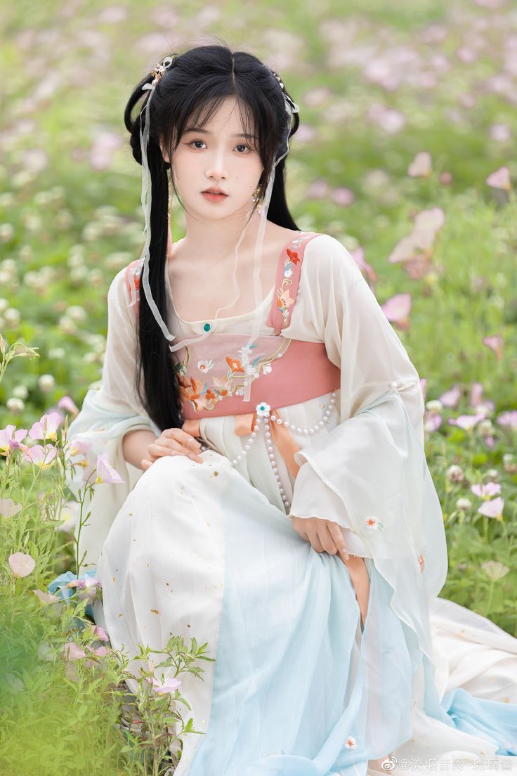 Red Quipao:The Newest Fashion for 2023 Autumn-Winter Red Quipao:The Newest Fashion for 2023 Autumn-Winter