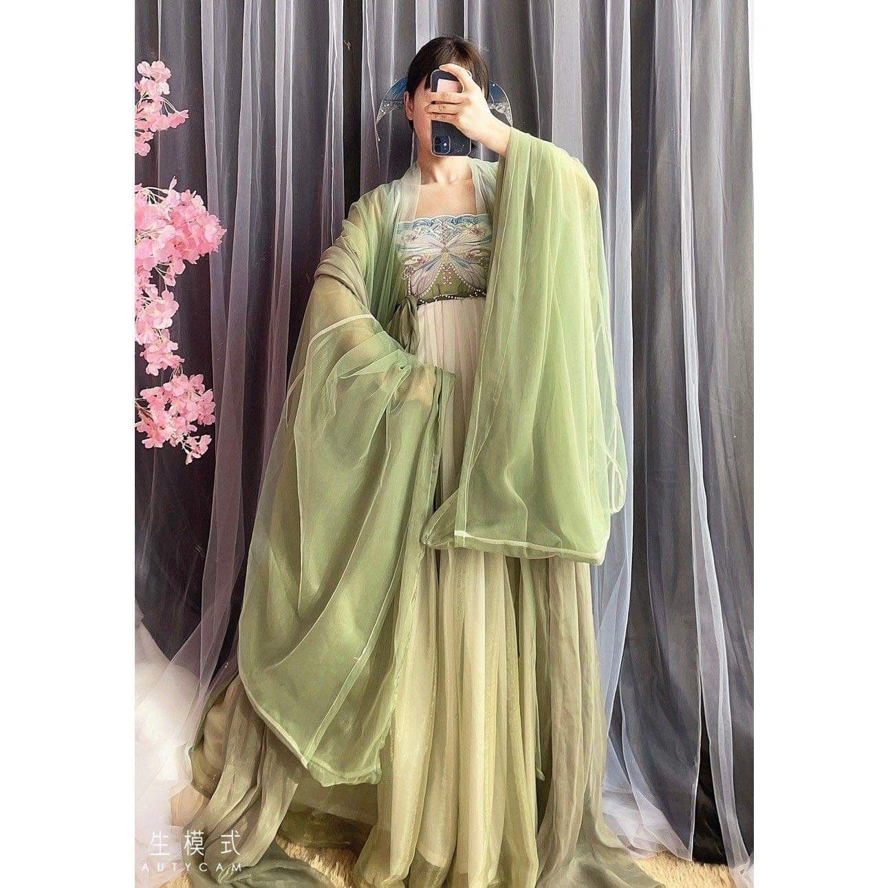 Green Checkered Qipao:A Blend of Tradition and Modernity Green Checkered Qipao:A Blend of Tradition and Modernity