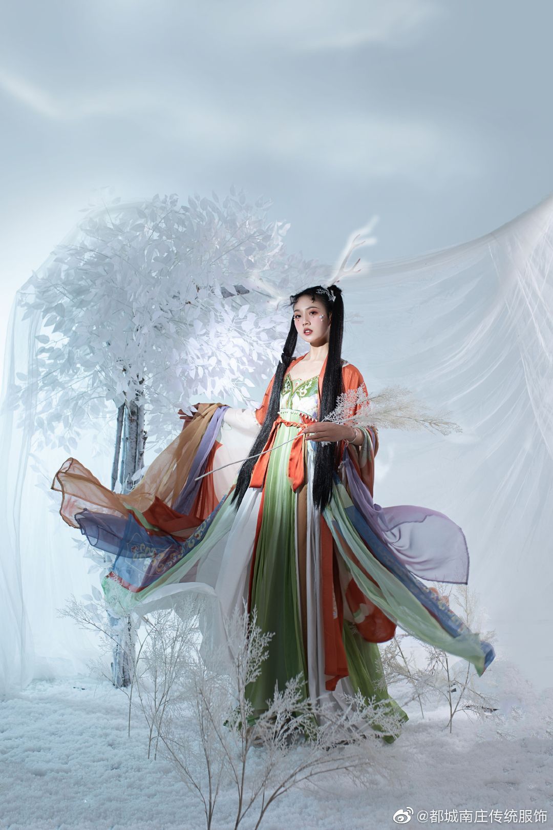 The Elegance of Red Cheongsam:A Symbol of Splendor and Tradition The Elegance of Red Cheongsam:A Symbol of Splendor and Tradition