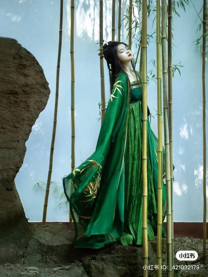 Green Hills and the Hidden Charm of Traditional Hanfu:Unveiling the Essence of Cultural Heritage Green Hills and the Hidden Charm of Traditional Hanfu:Unveiling the Essence of Cultural Heritage