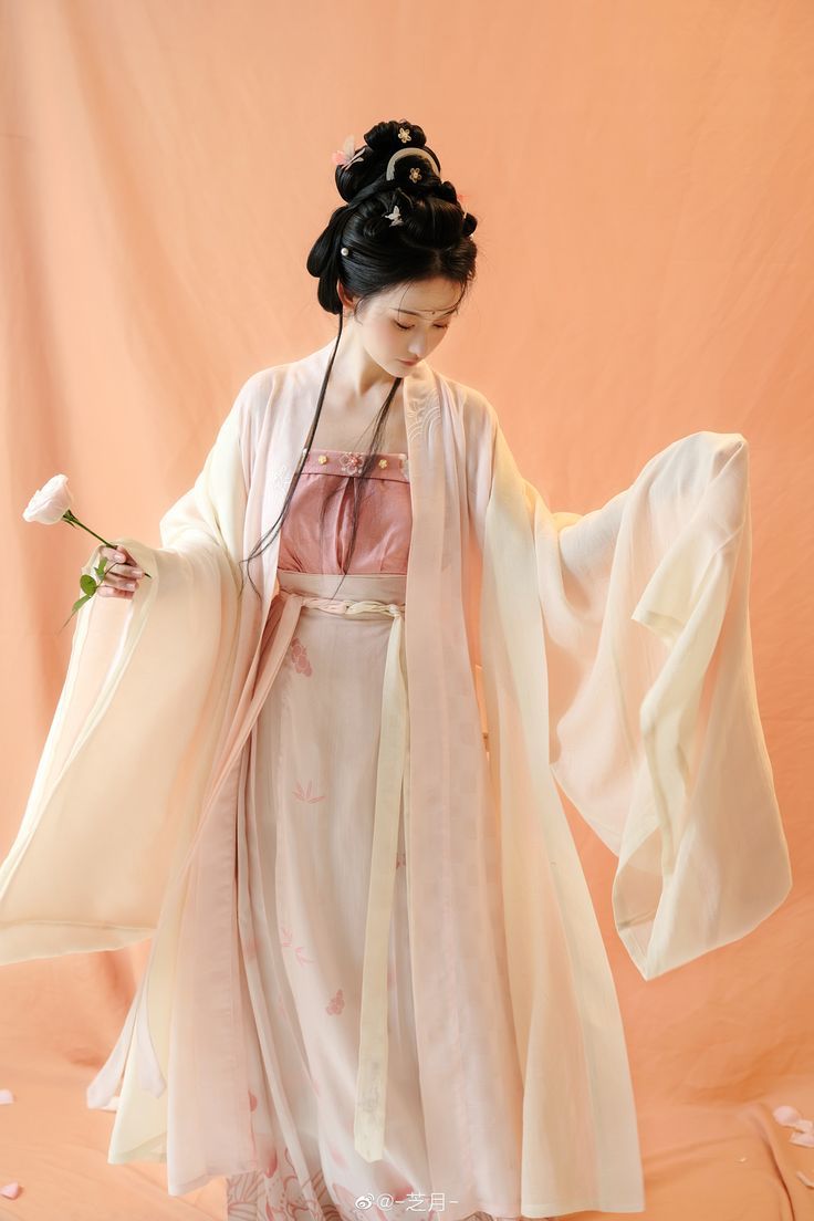 Ink City Rain:Original Hanfu Fashion in a Poetic Light Ink City Rain:Original Hanfu Fashion in a Poetic Light