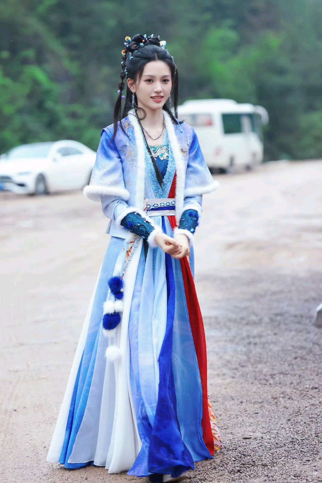 A Girls Journey into Traditional Chinese Beauty:The Allure of Ancient-Style Hanfu Fashion A Girls Journey into Traditional Chinese Beauty:The Allure of Ancient-Style Hanfu Fashion