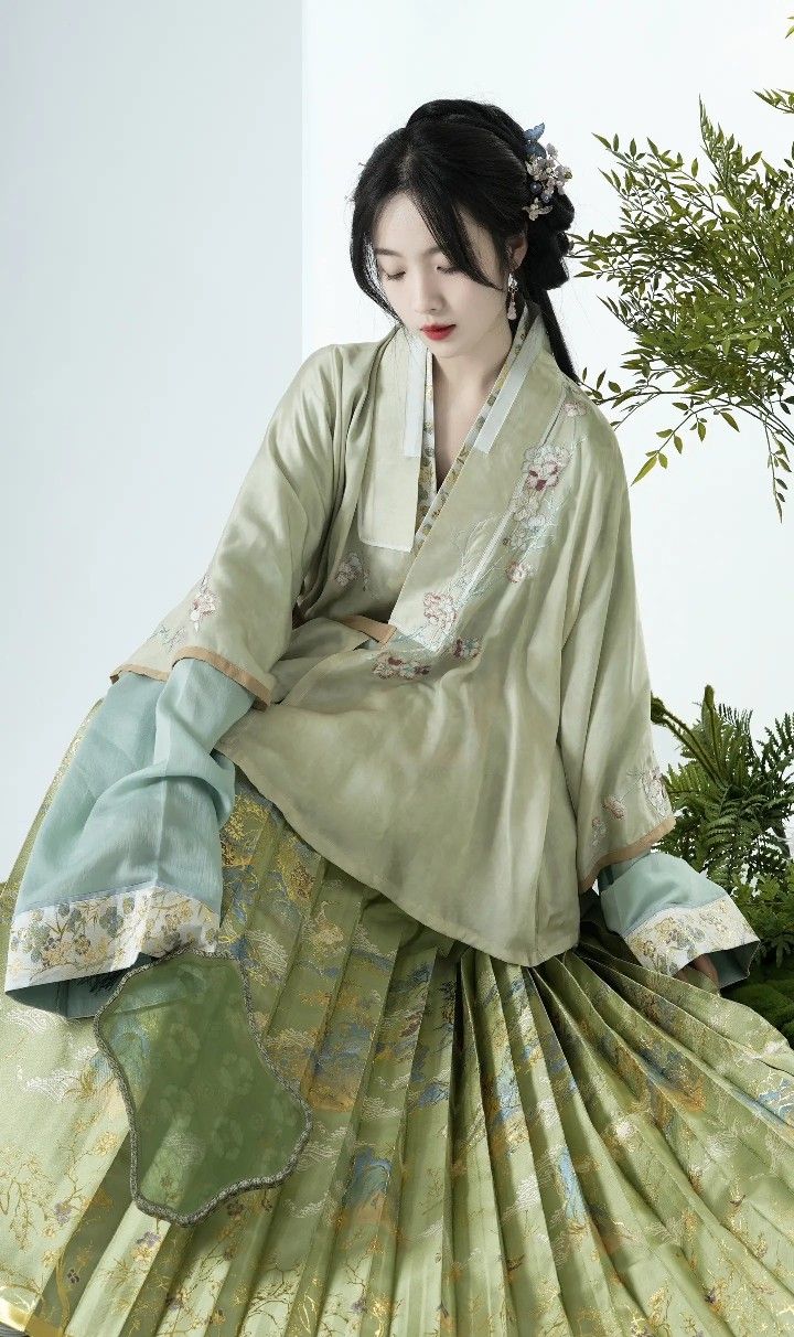 A Tale of Traditional Hanfu Skirts for 10-Year-Old Girls A Tale of Traditional Hanfu Skirts for 10-Year-Old Girls